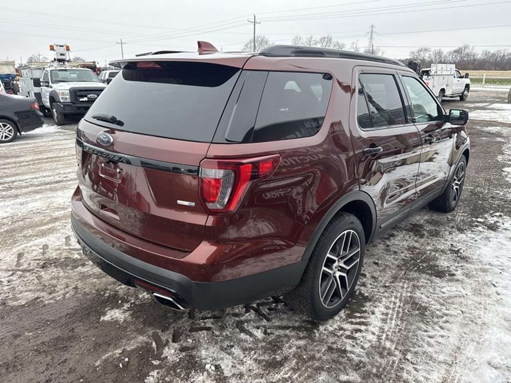 2016-ford-explorer-image-5