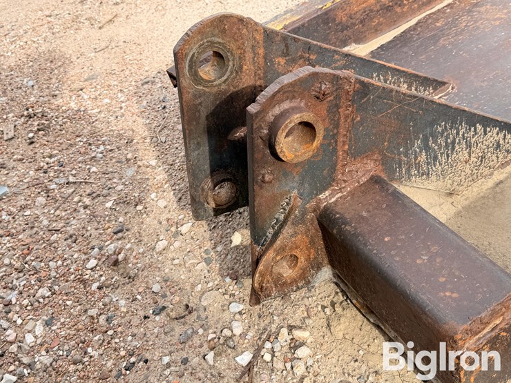 42"-backhoe-bucket-image-9