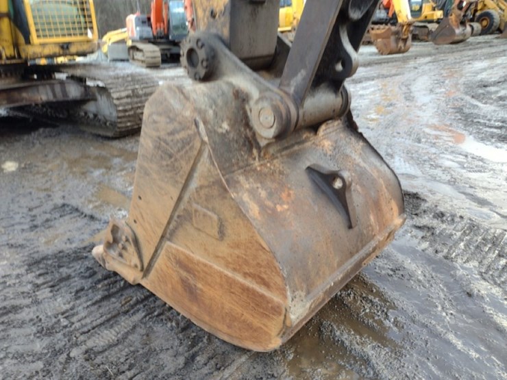 caterpillar-325d-image-18