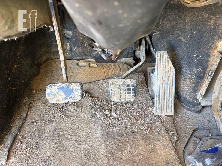 mack-t/a-dump-truck-image-31