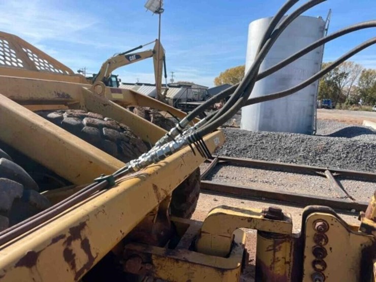 2004-&-2005-john-deere-1812-scraper-package-of-two-image-8