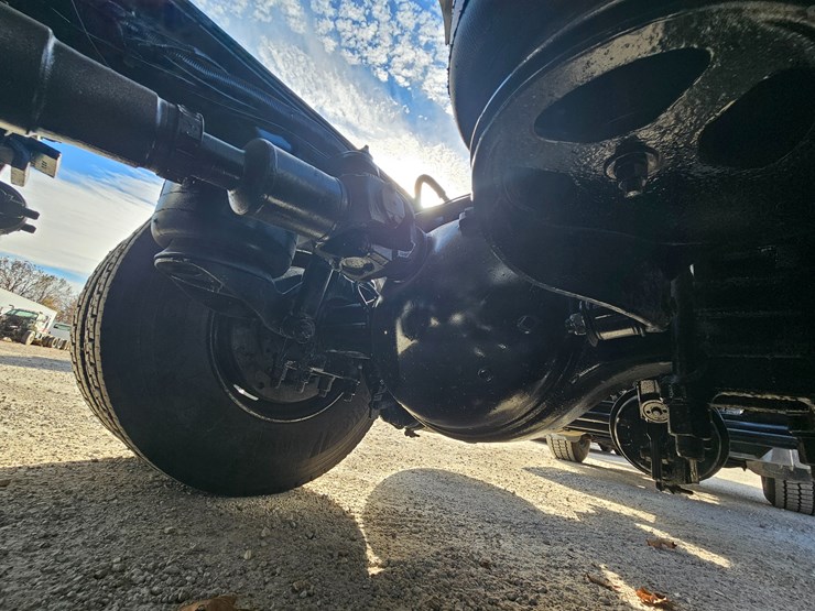 2009-peterbilt-365-image-101