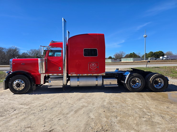 2005-peterbilt-379-image-11