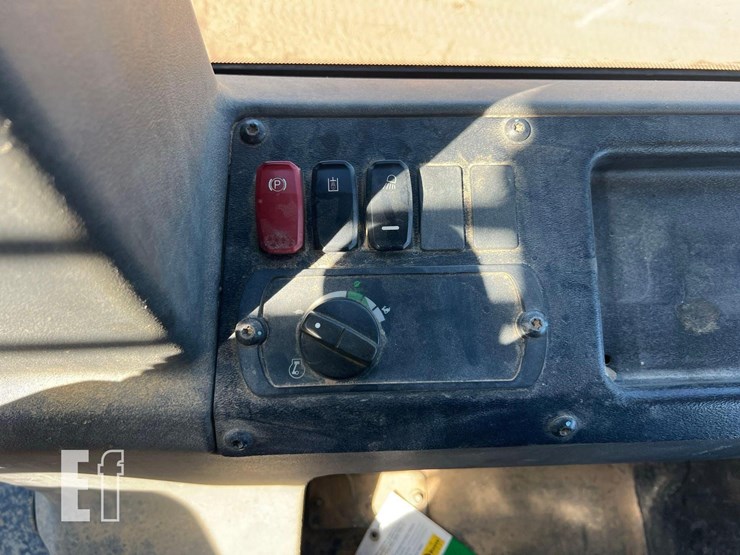 2022-caterpillar-d3-lgp-image-34