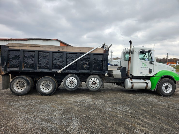 freightliner-columbia-120-image-24