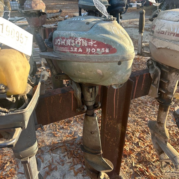 JOHNSON SEAHORSE OUTBOARD MOTOR