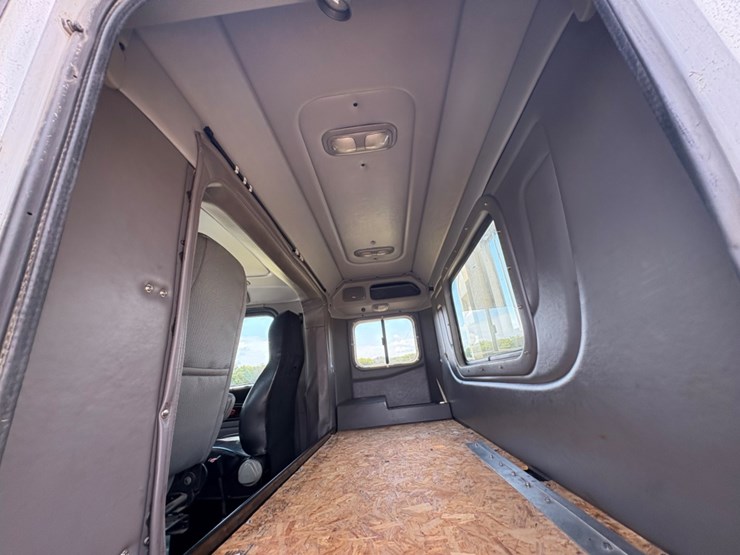 peterbilt-367-image-16