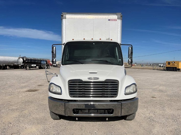 freightliner-m2-106-image-2