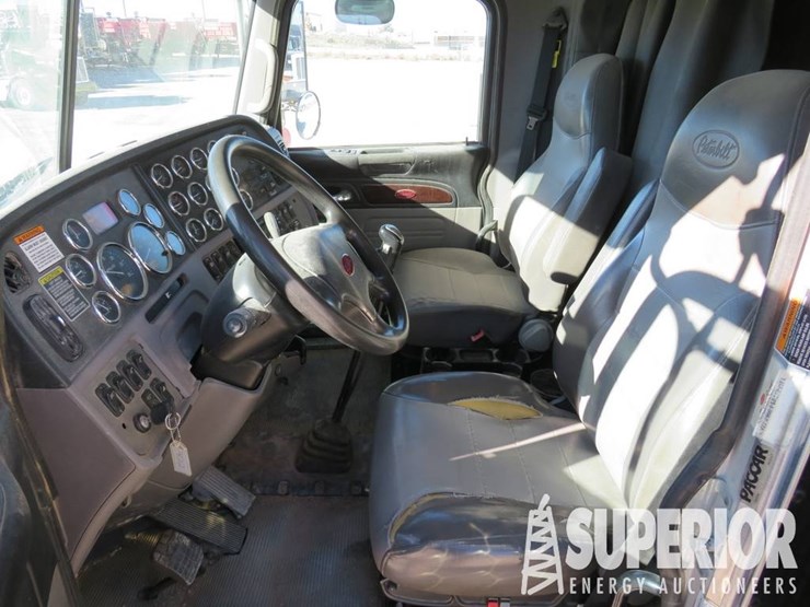 2014-peterbilt-388-image-11