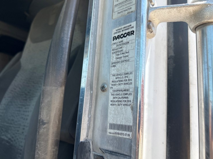 2016-kenworth-t660-image-14