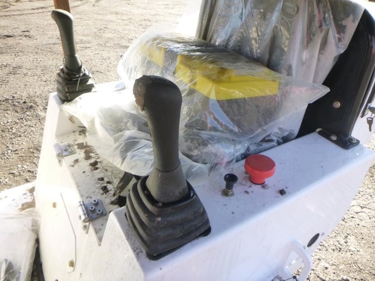 2025-bison-tele-bt360w-skid-steer-track-loader-image-14