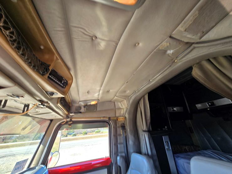 2005-peterbilt-379-image-84