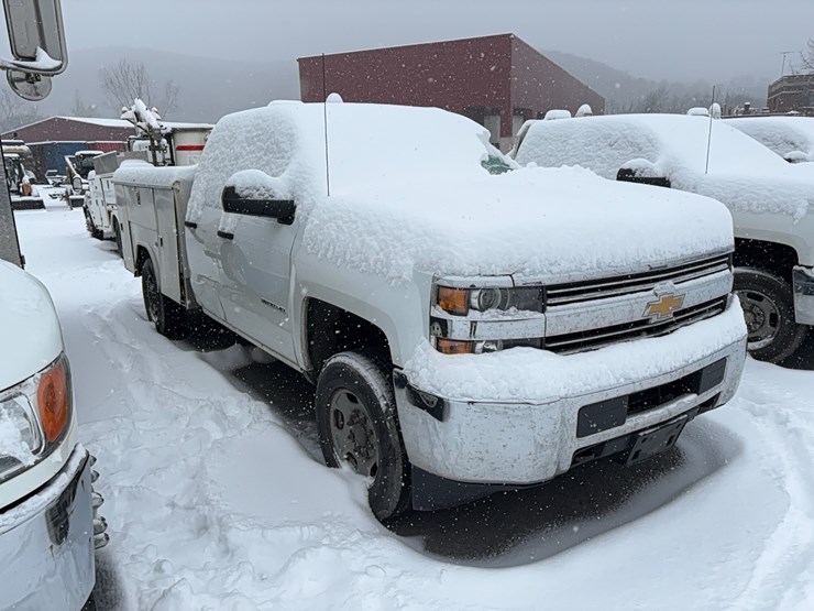 2017-chevrolet-2500hd-image-2