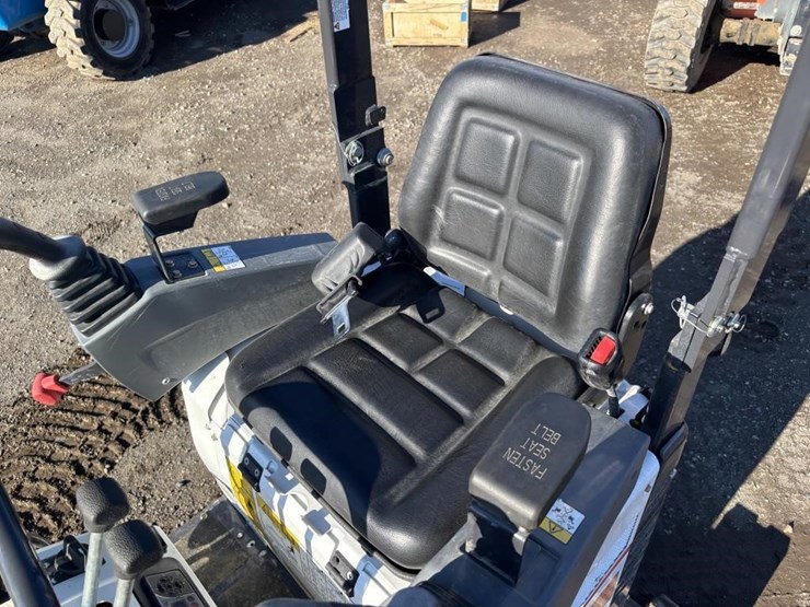 2022-bobcat-e10e-hydraulic-excavator-image-24