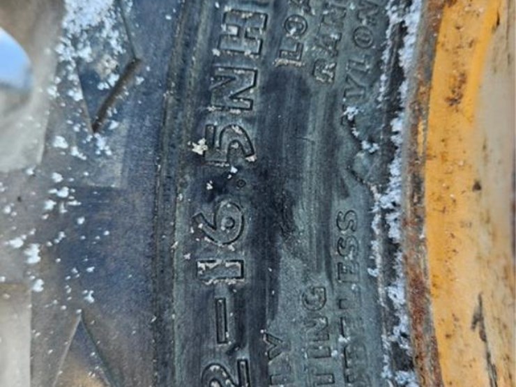 #3084-•-(3)-12-16.5tires-image-27