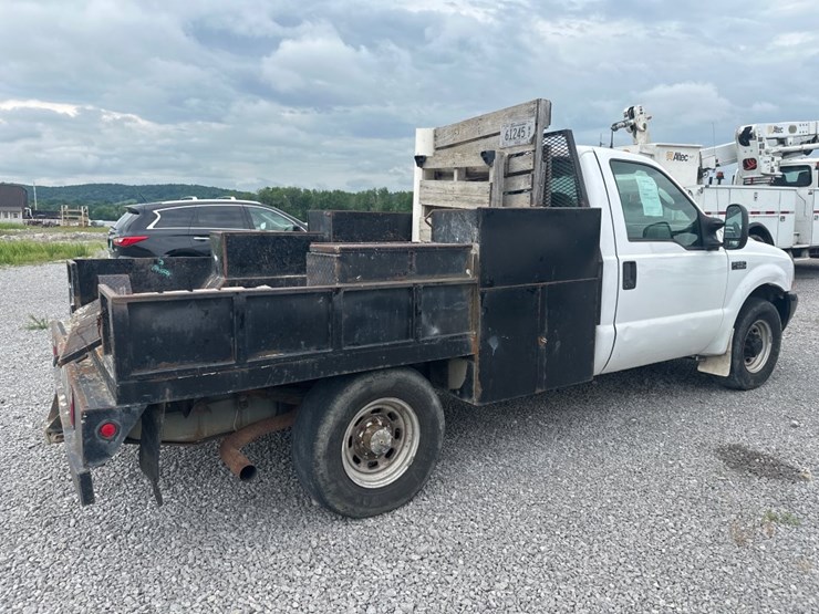 2004-ford-f350-xl-image-3