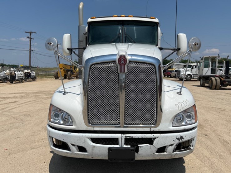 2016-kenworth-t660-image-2
