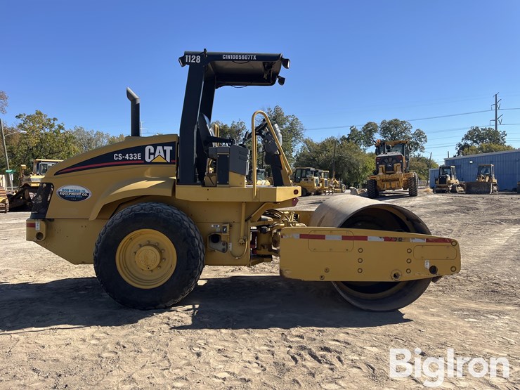 2008-caterpillar-cs-433e-image-4