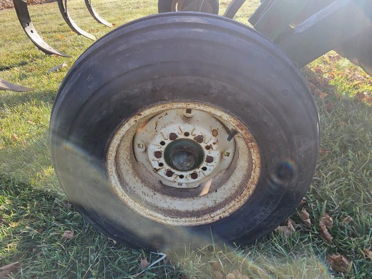 brillion-9-shank-soil-saver-image-16