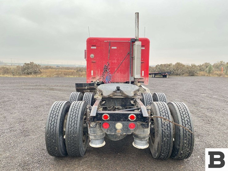 1993-freightliner-fld120-image-5