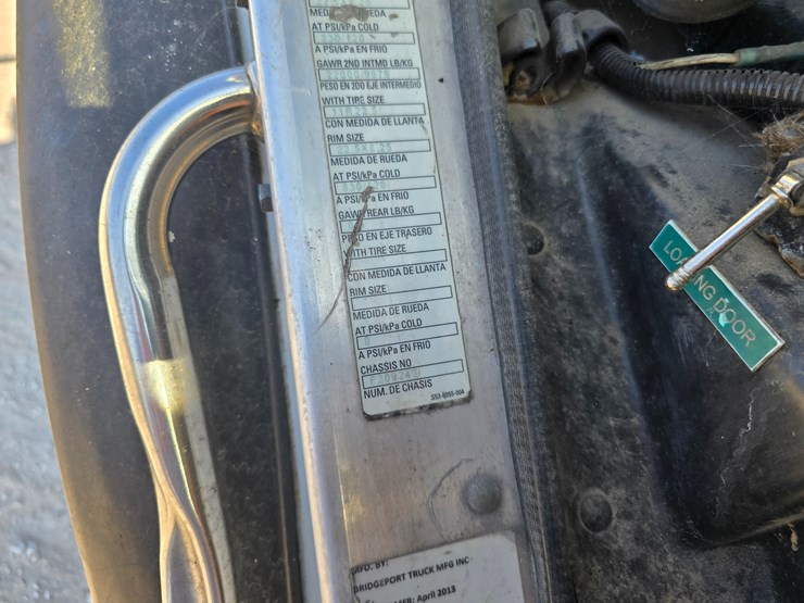 2013-peterbilt-320-image-37