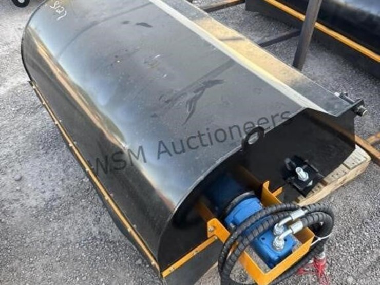 2025-giyi-bs43-boxbroom-for-stand-up-skid-steer-image-2