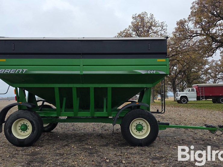 unverferth-brent-gt-644-gravity-wagon-image-4