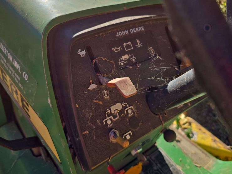 john-deere-330-image-8