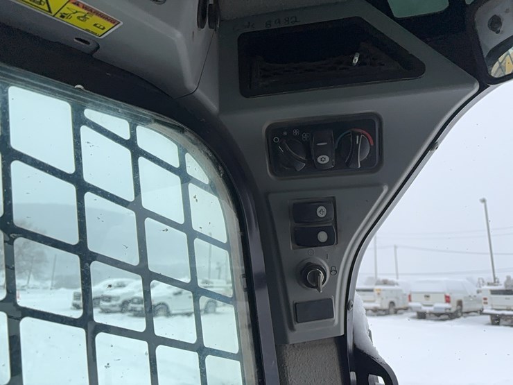 2015-caterpillar-262d-image-14