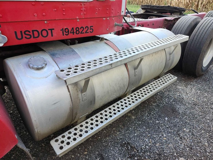 2011-kenworth-t800-image-5