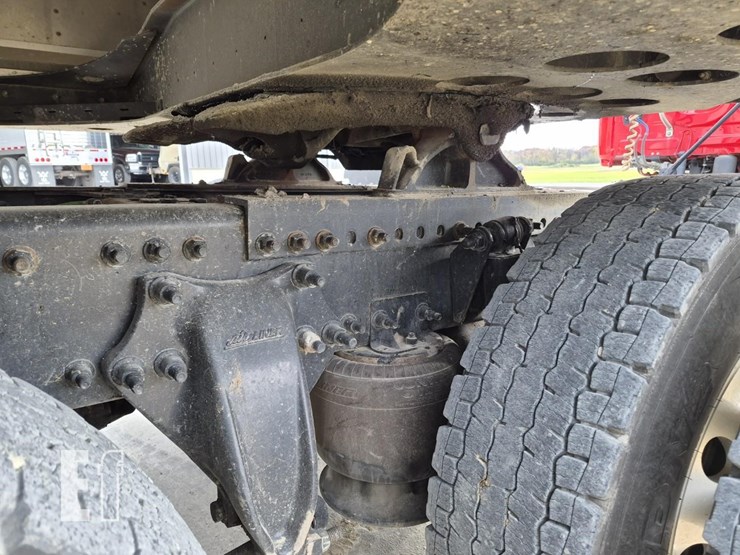 2018-freightliner-cascadia-113-image-8