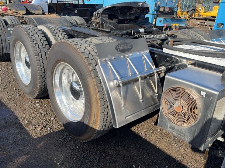 2018-peterbilt-389-image-5