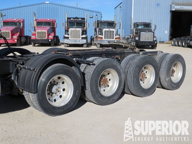 peterbilt-388-image-8