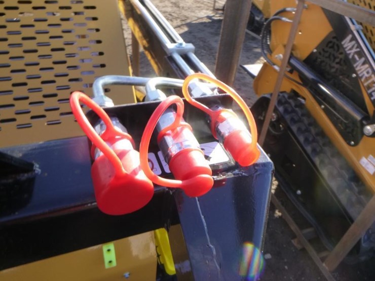 2025-agt-mx-mrt14-skid-steer-track-loader-image-10