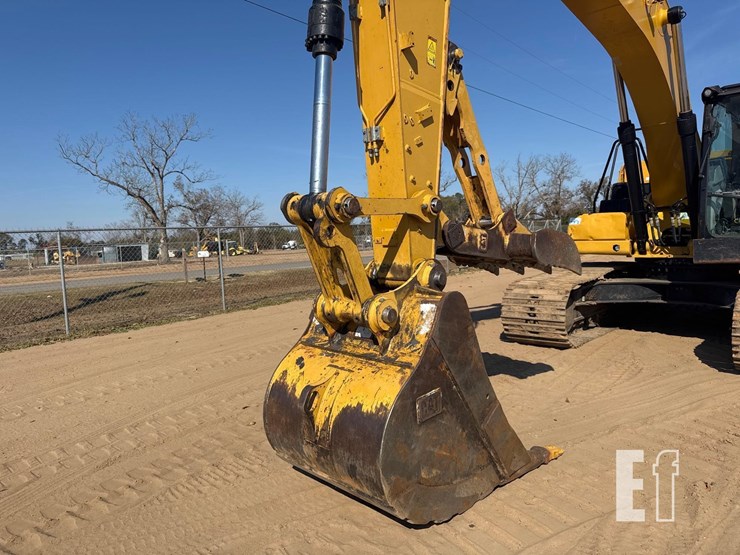 caterpillar-323-image-24