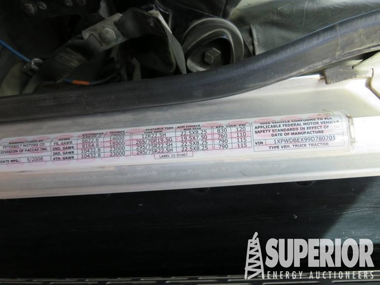peterbilt-388-image-15