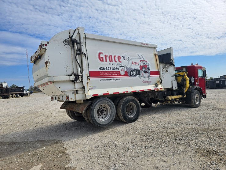 2003-peterbilt-320-image-27