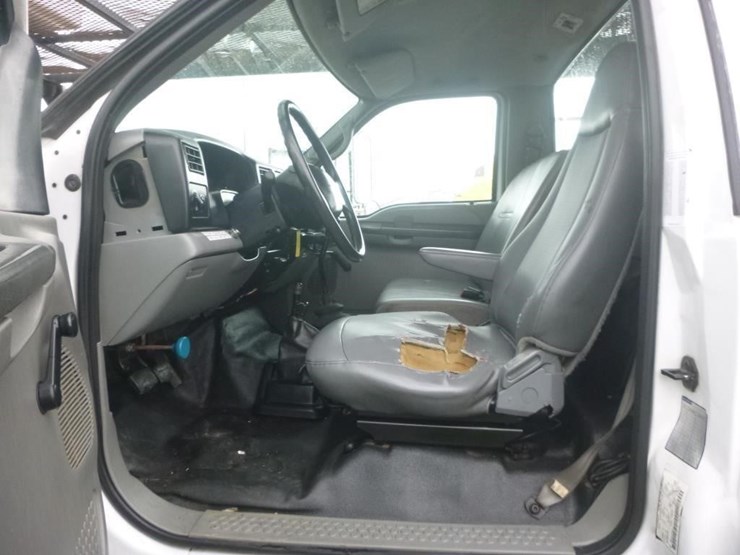 2004-ford-f750-image-16