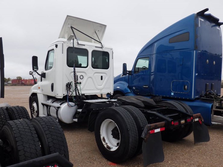 2018-freightliner-cascadia-125-image-11