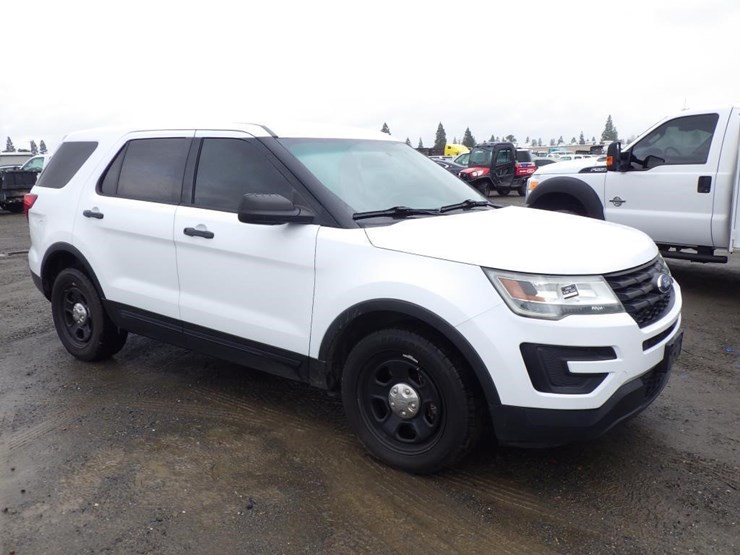 2016-ford-explorer-image-2