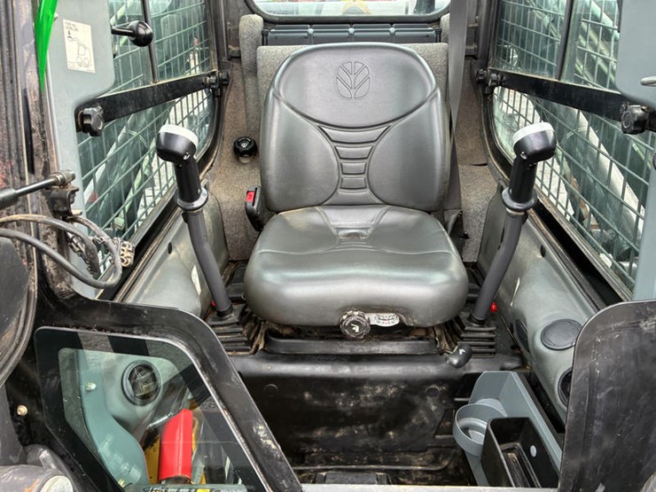 new-holland-l230-image-29