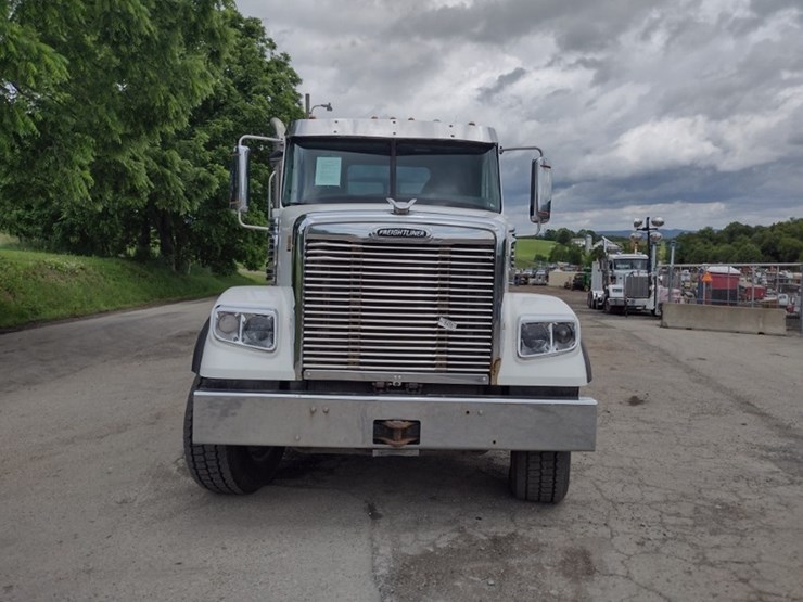 freightliner-122sd-image-2