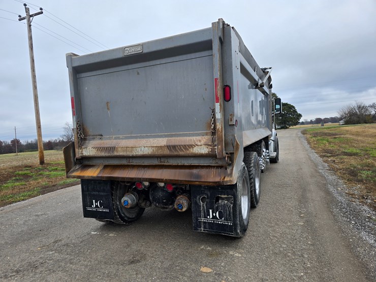 2020-peterbilt-567-image-29