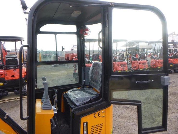 2025-vicsec-vc13c-hydraulic-excavator-image-18