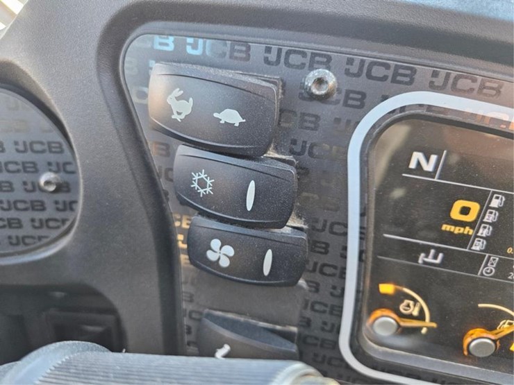 jcb-525-60-image-32