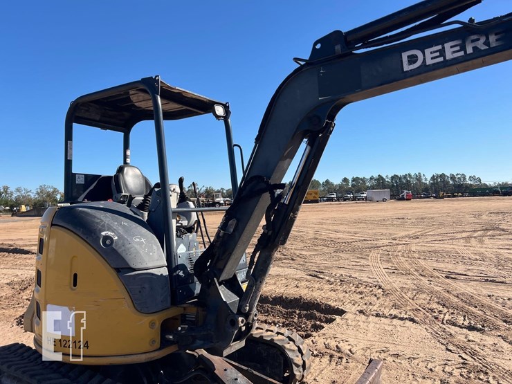 2015-deere-35g-image-24