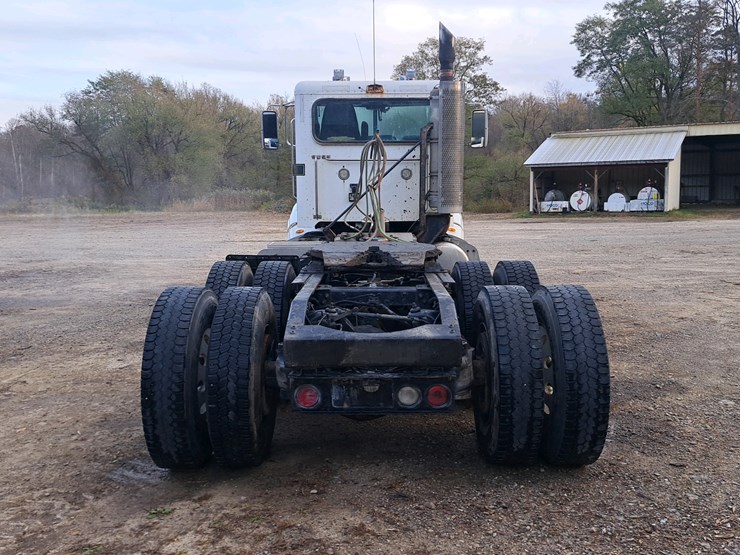 2010-peterbilt-386-image-4