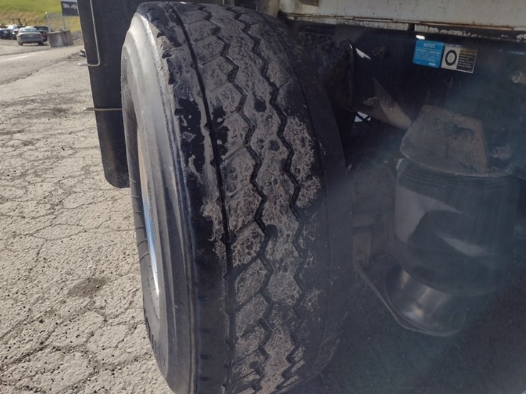 peterbilt-567-image-30