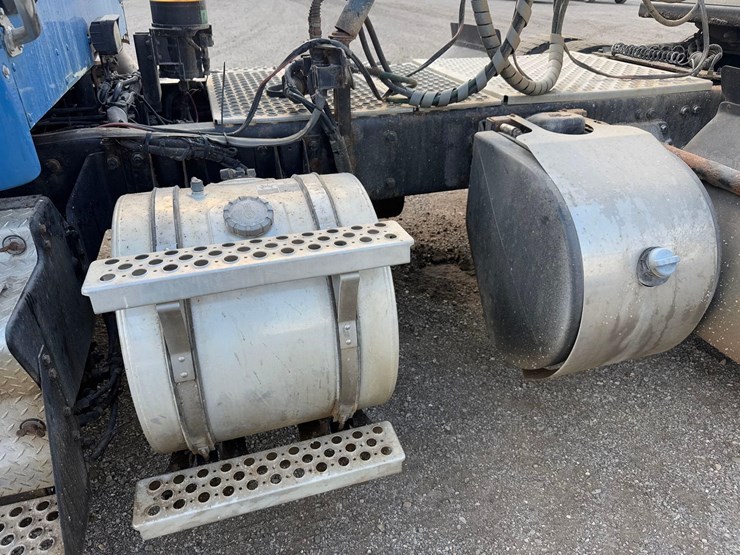 2016-kenworth-t880-image-11