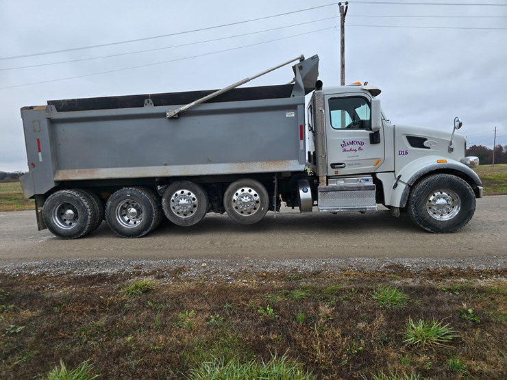 2020-peterbilt-567-image-40